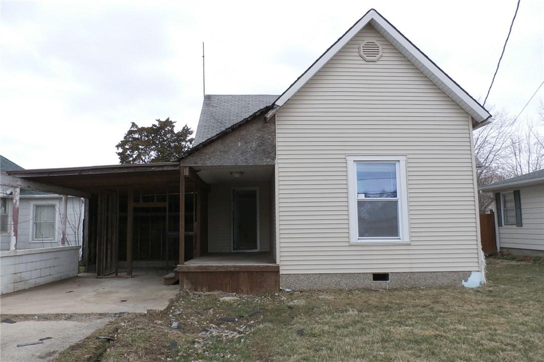 Sold 310 N Garfield Street, Oblong, IL 62449 3 Beds / 2 Full Baths