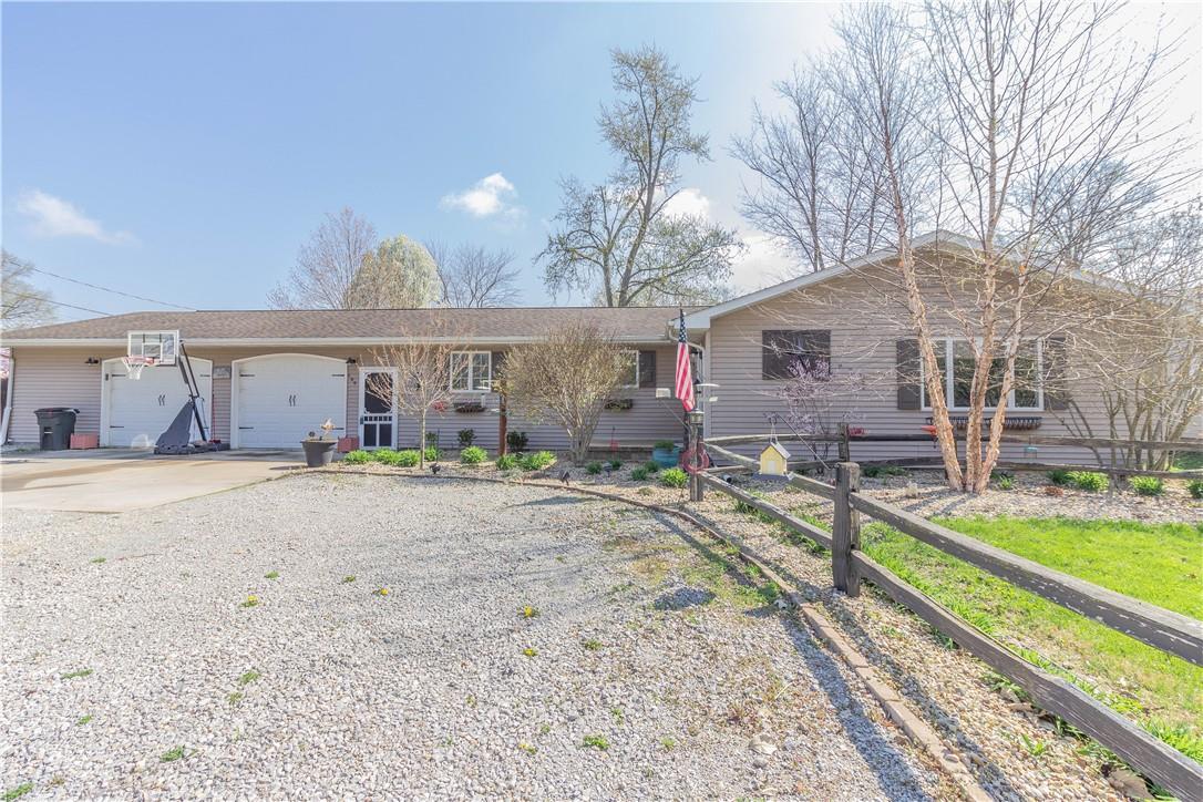 Sold 106 S Columbia Street, Greenup, IL 62428 3 Beds / 2 Full Baths