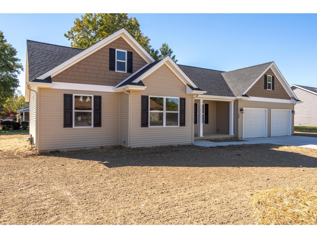 409 E Hendelmeyer Avenue, Effingham, IL 62401