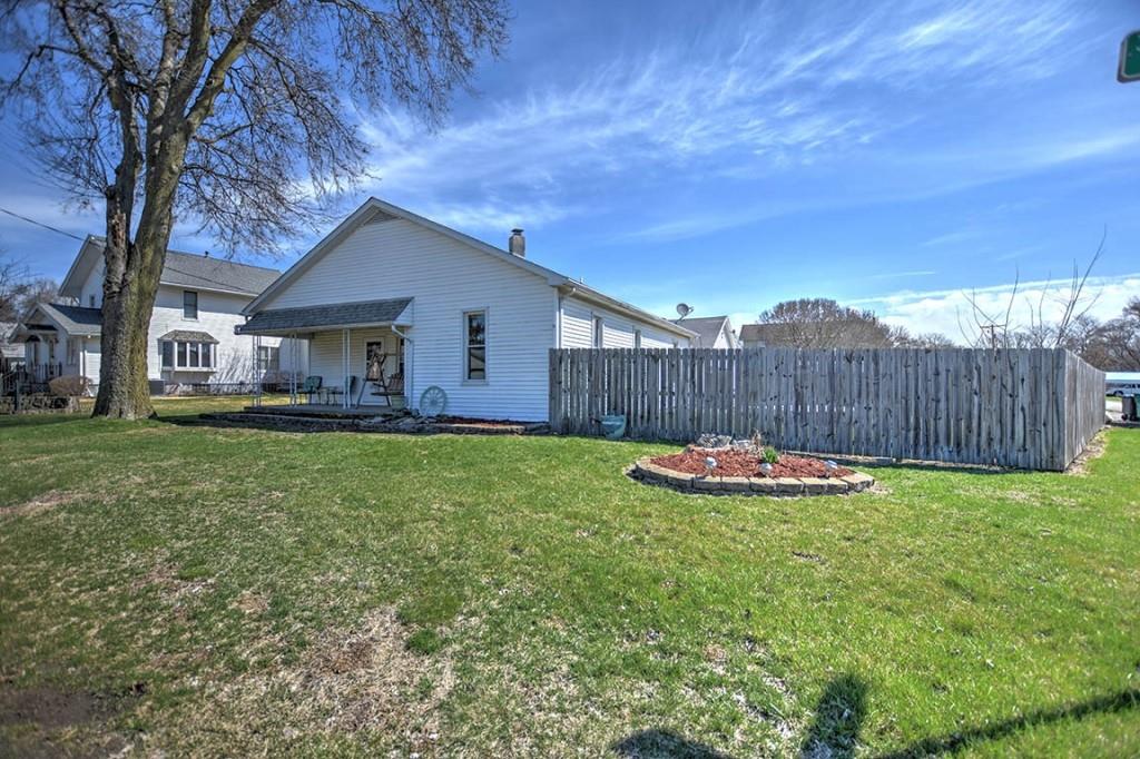 3392 S Swallow Lane, Oakley, IL 62501