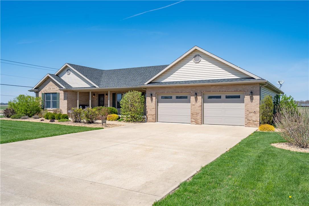 Sold 11020 E Lake Edward Lane, Effingham, IL 62401 3 Beds / 2 Full