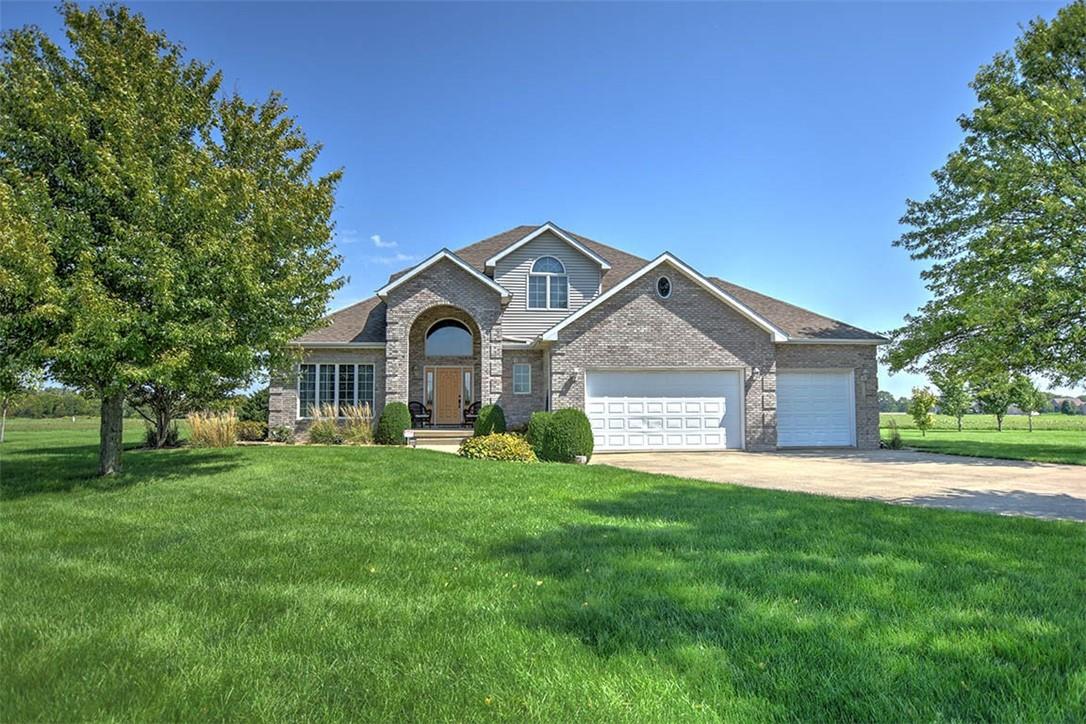 Sold 5863 Lakelaine Drive, Macon, IL 62544 4 Beds / 3 Full Baths / 2