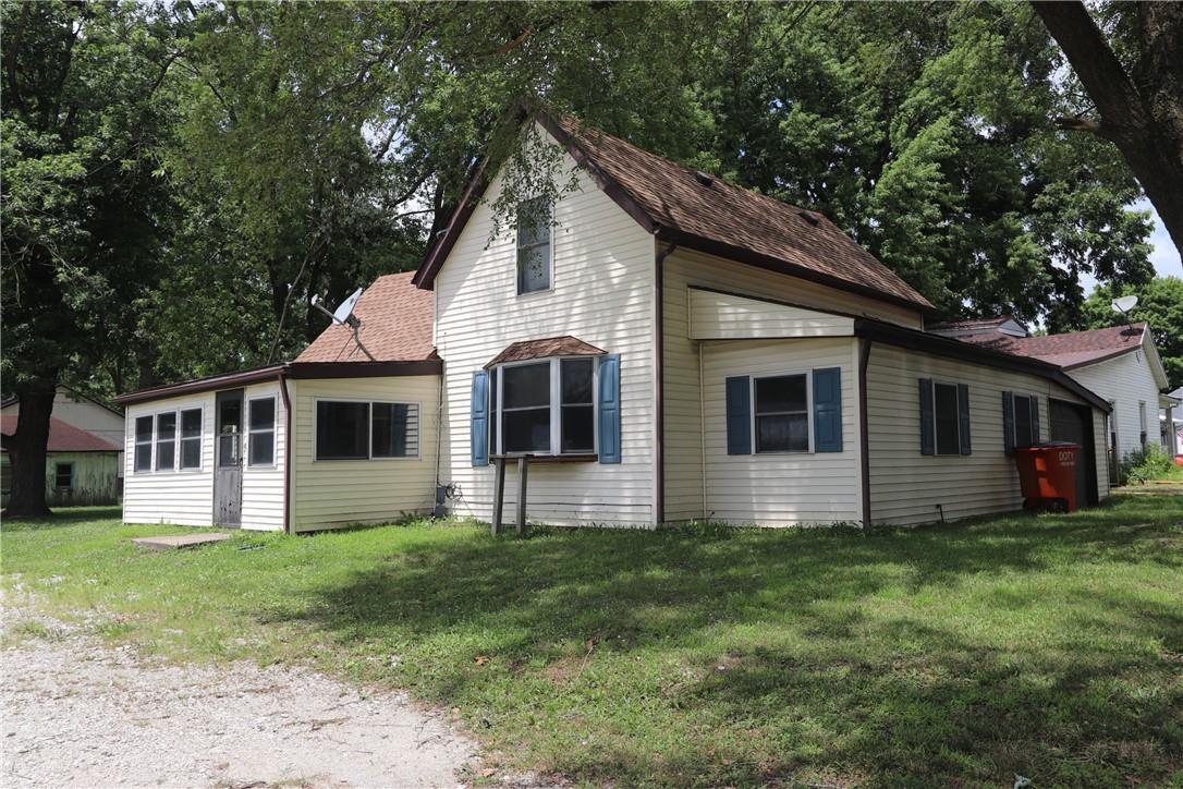 Sold 133 S Cowden Street, Cowden, IL 62422 4 Beds / 1 Full Bath