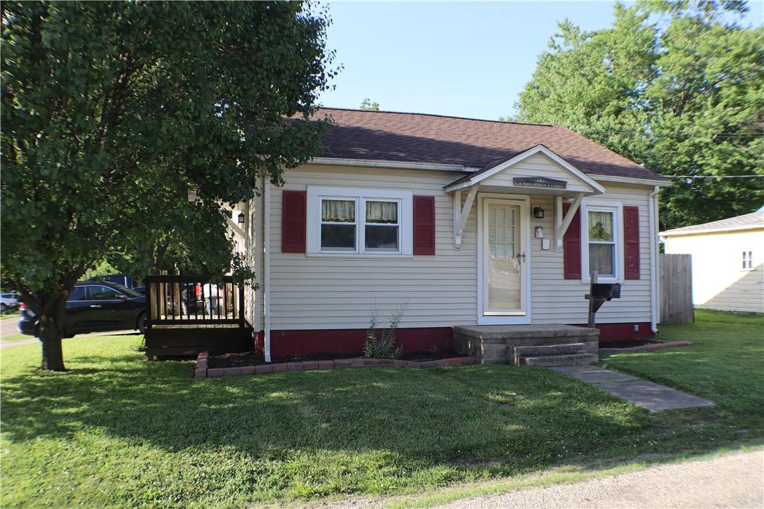 Sold 13 W Harrison Avenue, Charleston, IL 61920 2 Beds / 1 Full Bath