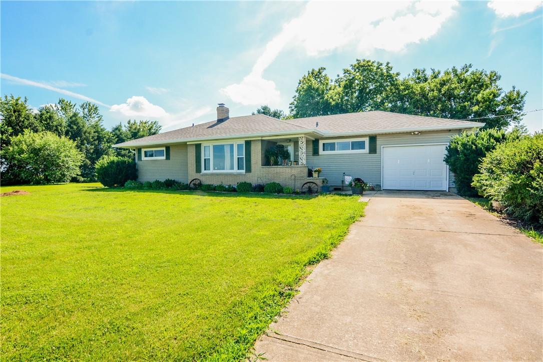 9809 N Kenney Road, Warrensburg, IL 62573