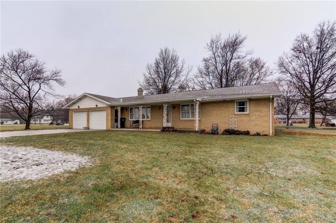Sold 104 Meadow Lane, Cerro Gordo, IL 61818 3 Beds / 2 Full Baths / 1 Half Bath 129,900