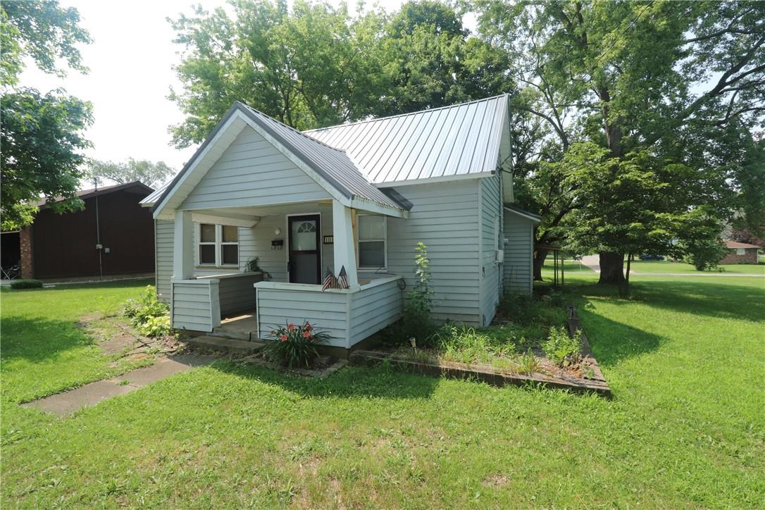Sold 1014 W South 8th Street, Shelbyville, IL 62565 2 Beds / 1 Full